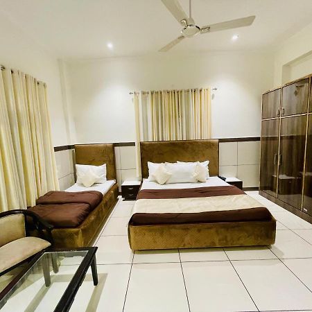 Primrose Hotel And Restaurant 소니파트 외부 사진