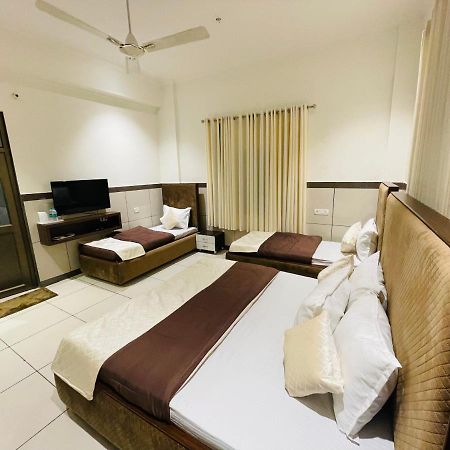Primrose Hotel And Restaurant 소니파트 외부 사진
